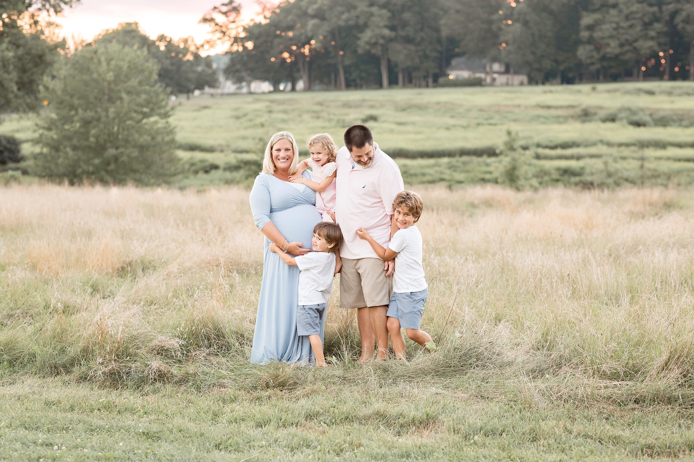 philadelphia maternity photographer family in field