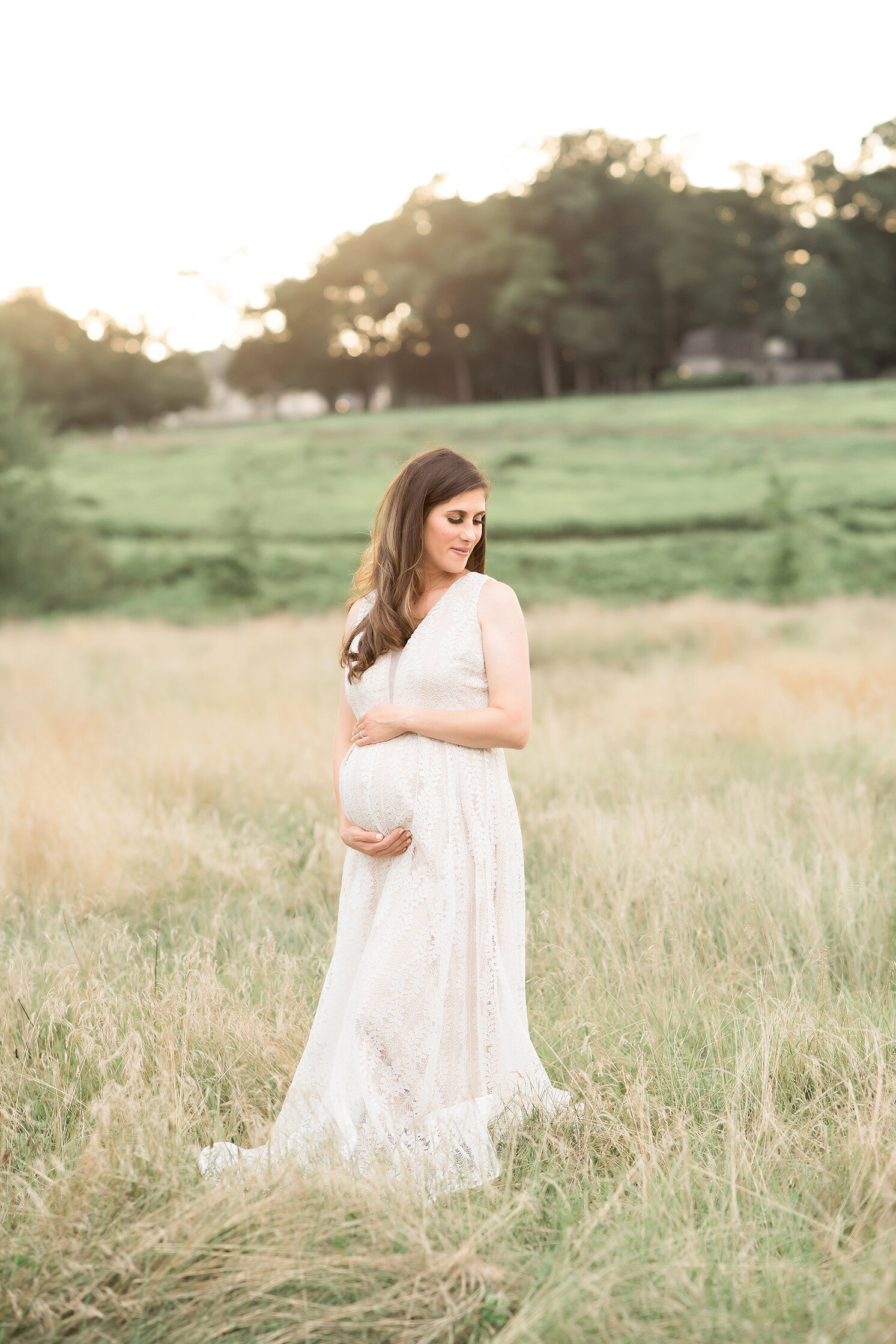 philadelphia maternity photographer pregnant mom in white dress in field