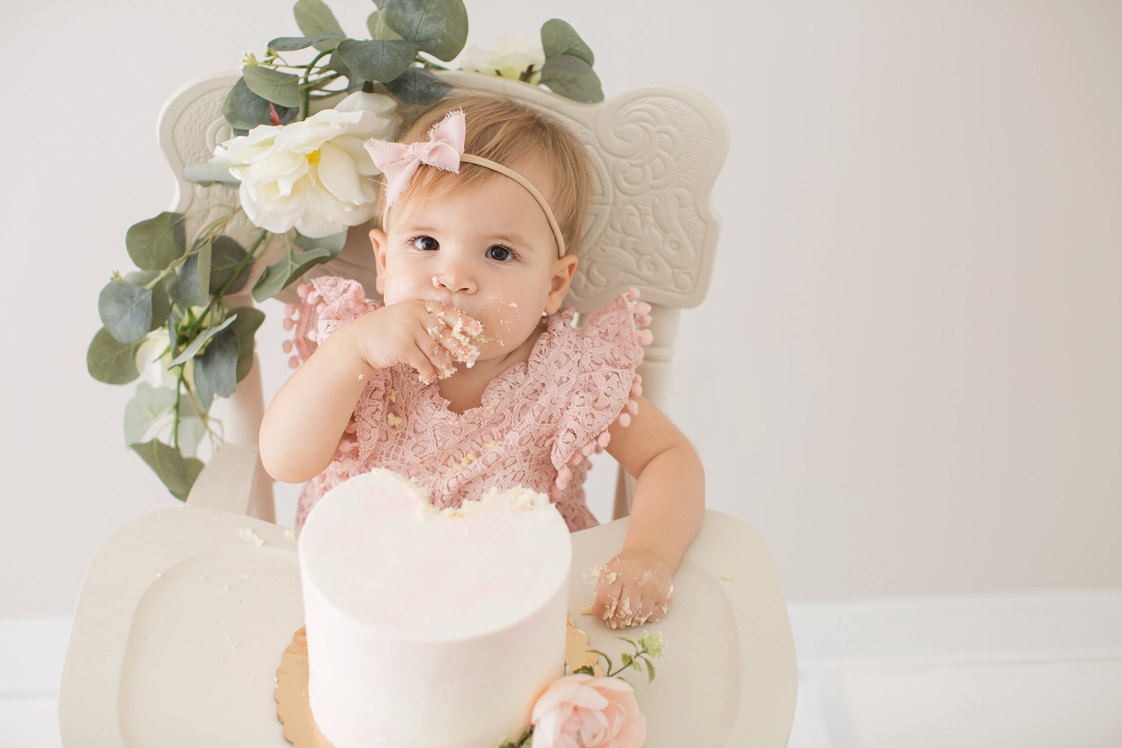 BABY PHOTOGRAPHER NEWTOWN PA BABY EATING CAKE