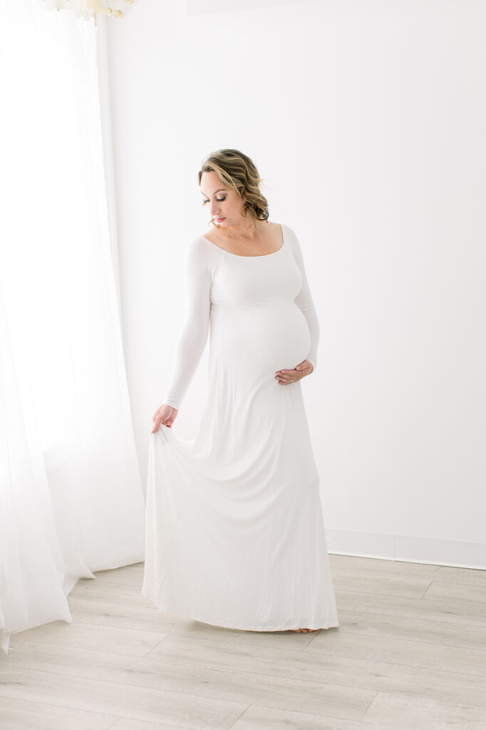 Philadelphia maternity picture mom holding belly white dress