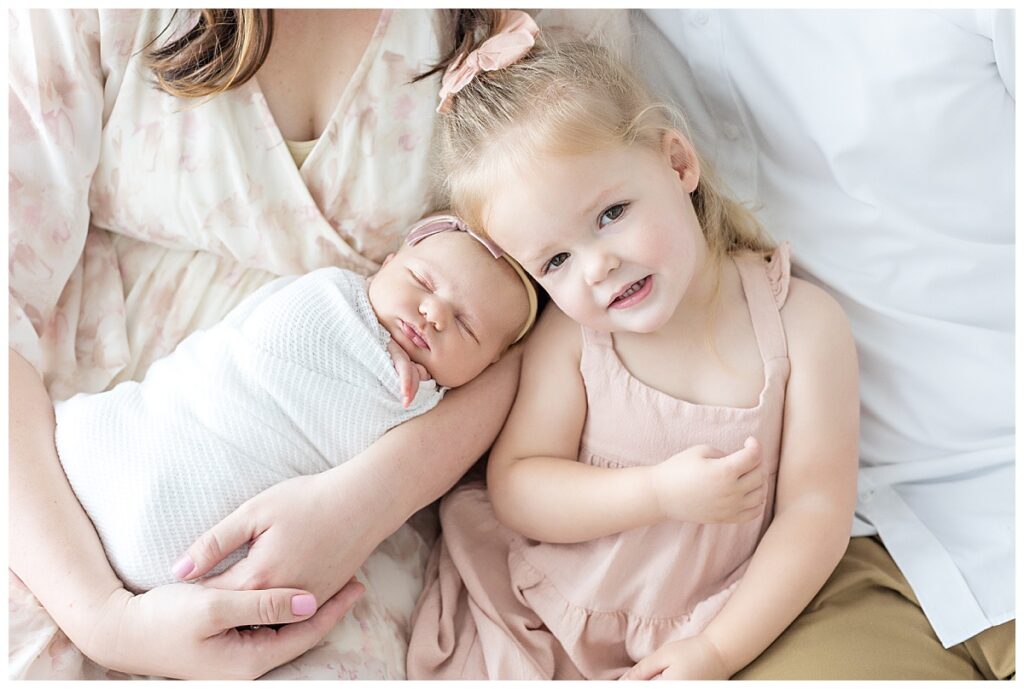 sisters newborn picture