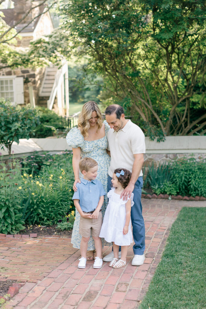 SpringFamilySessionPhiladelphia June2025 11 What to Wear for Family Photos Philadelphia